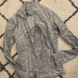 Lululemon define jacket size 6